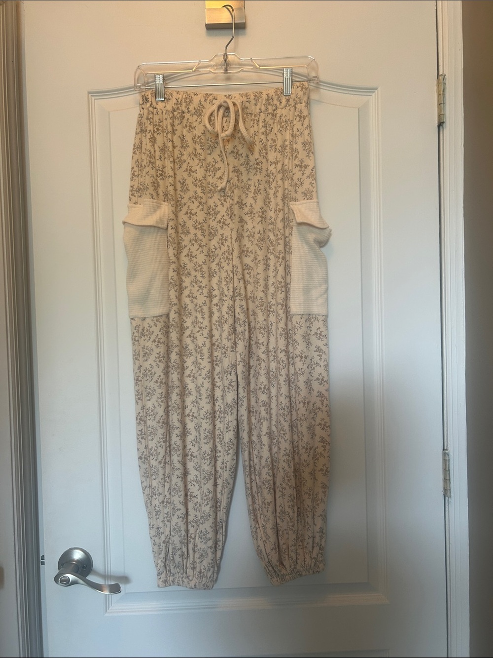 POL Cream Floral Drawstring Joggers